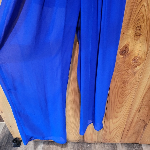 Elegant Blue Sleeveless Dress - Picture 3 of 8